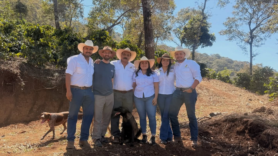 Ozone Green Buyer Roland Glew with the Reyes Family at El Limon.