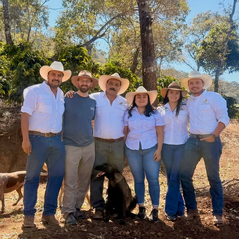 Ozone Green Buyer Roland Glew with the Reyes Family at El Limon.